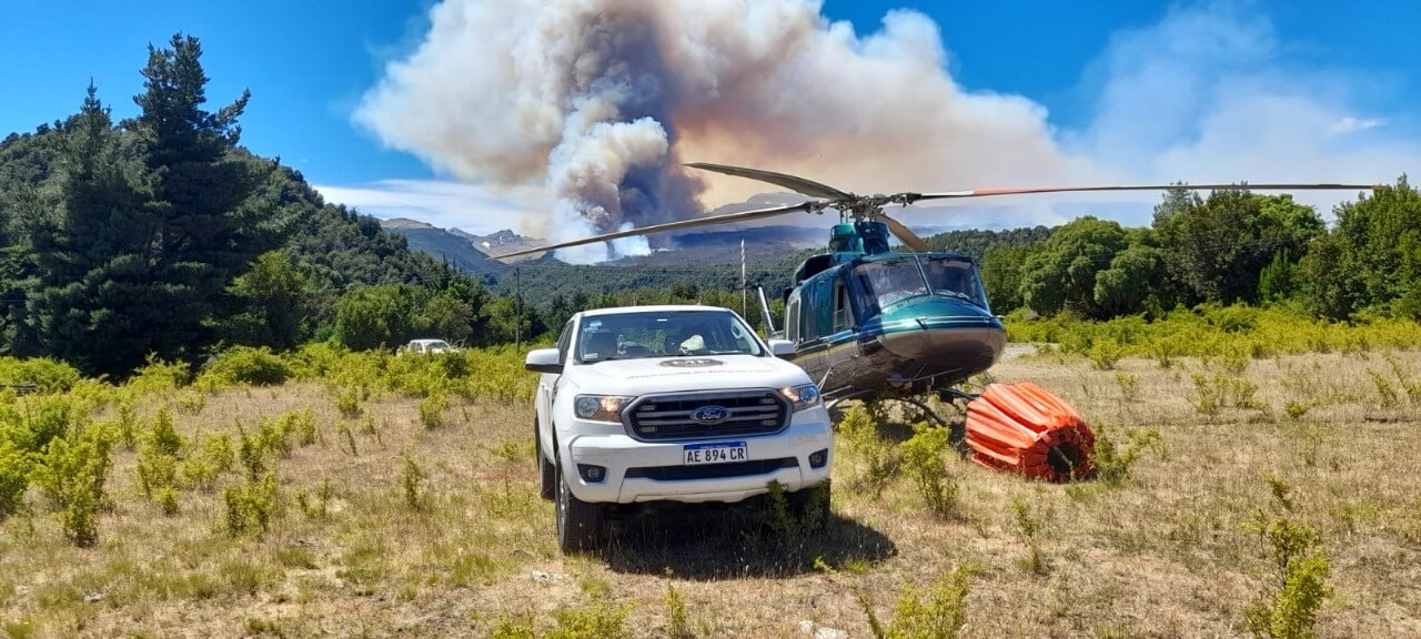 Incendios en Los Alerces: JASFLY se suma a los esfuerzos para extinguir el fuego con helicópteros